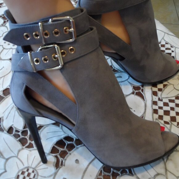 New Burberry Prorsum Gray Suede Heels w/Ankle Wrap Buckle Straps Size 38B - Picture 5 of 16
